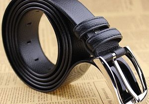 phoi do nam voi day deo quan