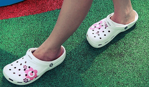 giày crocs hai bà trưng