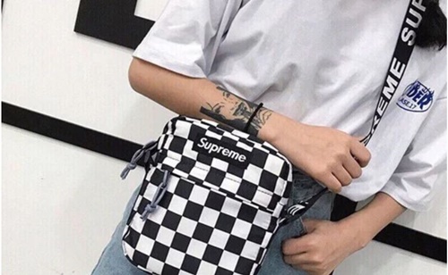 cách đeo cặp supreme