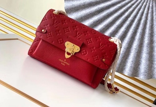 túi xách màu đỏ