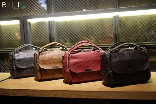 túi xách màu đỏ