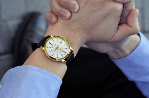 dong ho curren co tot khong