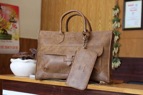 Cách làm sạch túi da màu trắng