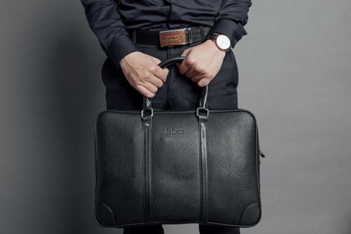 Cách làm sạch túi da màu trắng