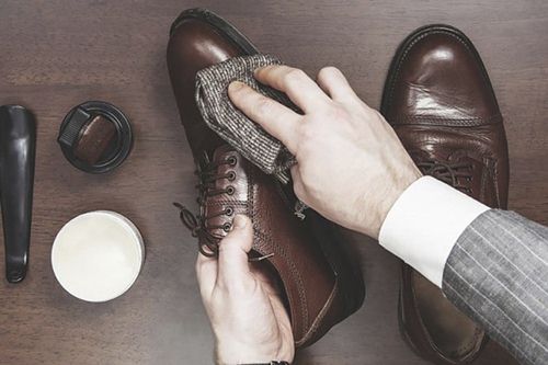 Cách làm sạch giầy da