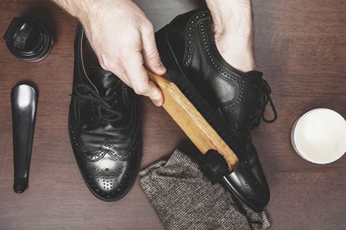Cách làm sạch giầy da