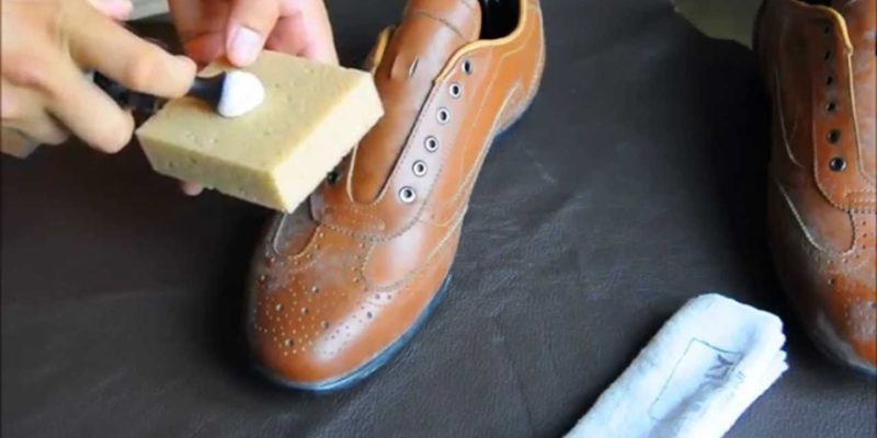 cách đánh bóng giày không cần xi