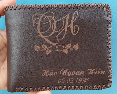 Khắc tên lên ví