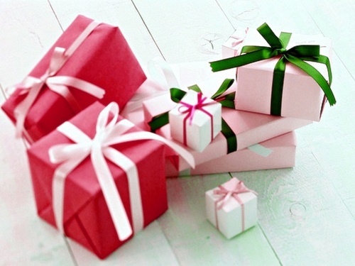 qua tang ban di nuoc ngoai