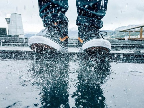 cách khử mùi hôi giày vải