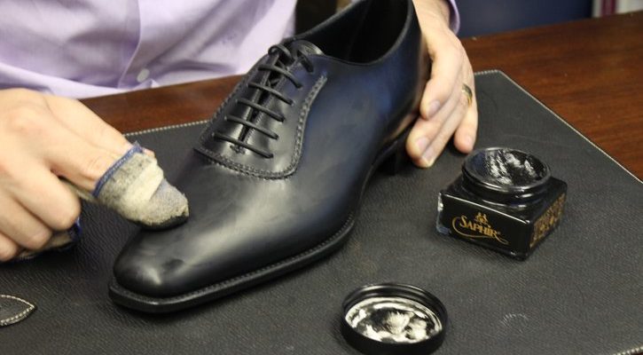 cách làm mềm giày da