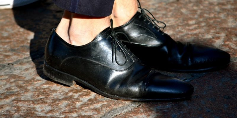 cách làm rộng giày