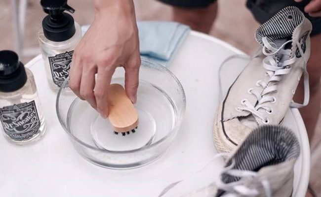 cách làm sạch giày