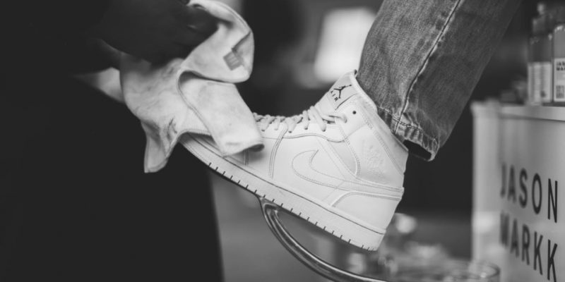 cách làm sạch giày