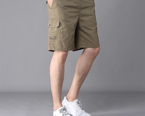 mac quan short mang giay gi