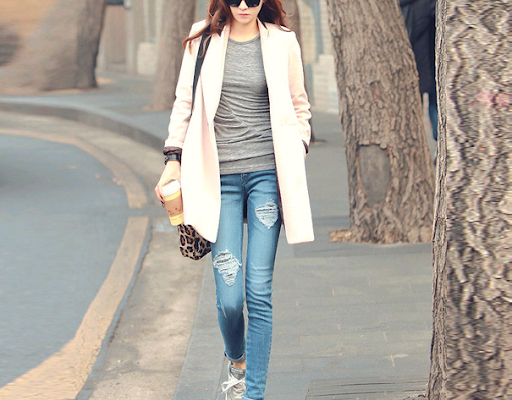 mix giày thể thao với quần jean