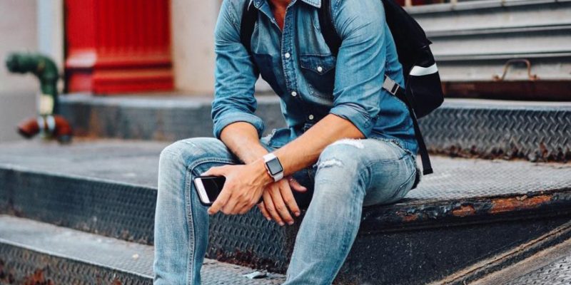 kết hợp giày thể thao với quần áo nam