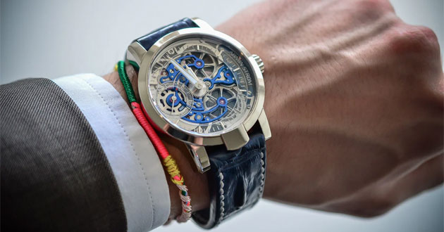 dong ho chay bang nang luong mat troi