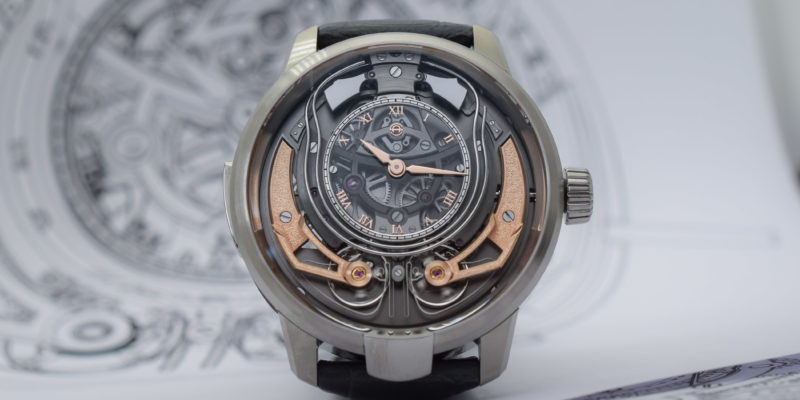 Đồng hồ điểm chuông: Thời gian vĩnh hằng nằm gọn trong hai tiếng đinh đoong