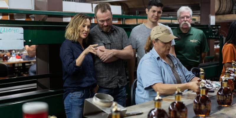 Ngày của cha này: Hãy dành tặng món quà tuyệt vời của Buffalo Trace cho hình ảnh người cha trong cuộc đời bạn!