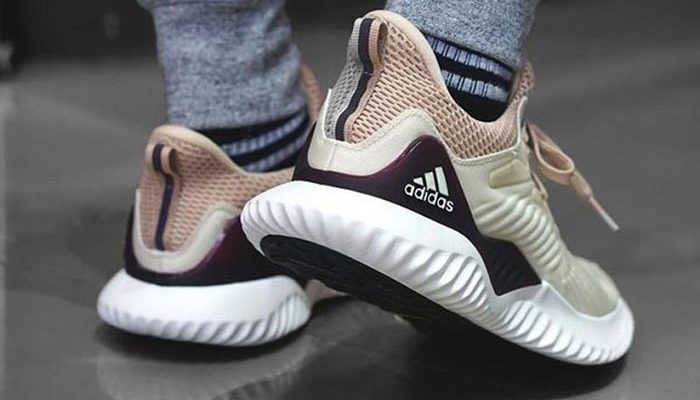 Các dòng giày Adidas hot nhất hiện nay