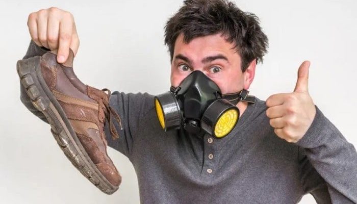 6 cách khử mùi hôi giày da mới siêu dễ