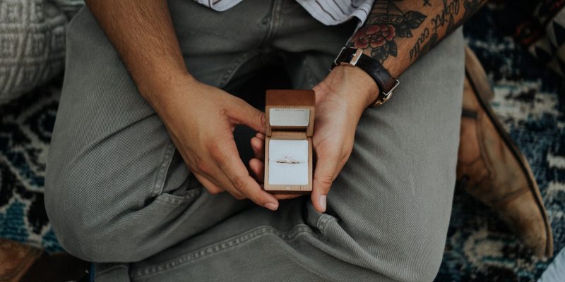 7 quy tắc đơn giản để chọn nhẫn đính hôn