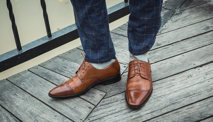 Cách buộc dây giày Oxford đúng chuẩn quý ông lịch lãm