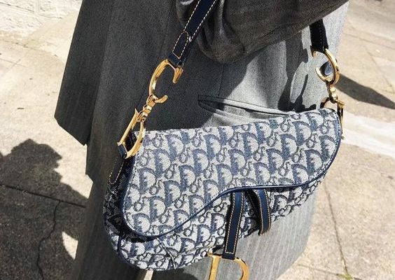 Túi xách tay Saddle – đứa con cưng của Dior đã trở lại và lợi hại hơn xưa