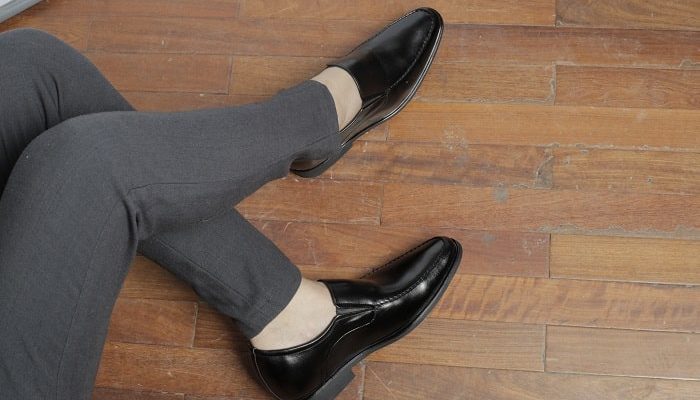 Có nên đi giày không tất? Nguyên tắc quan trọng bạn cần nắm