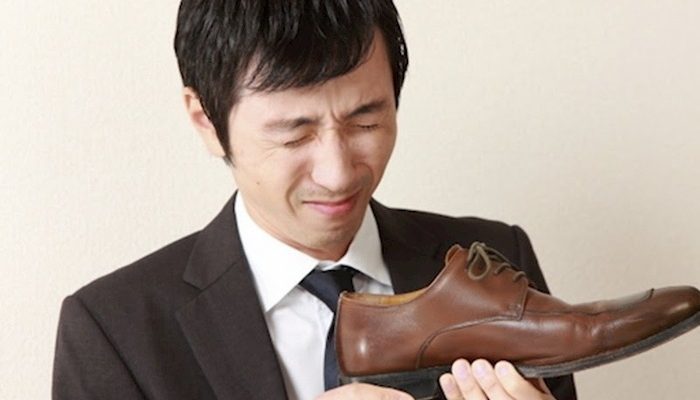 Mẹo khử mùi giày hiệu quả bất ngờ chỉ sau một đêm