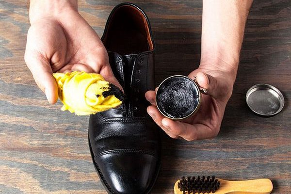 Sửa giày da bong tróc