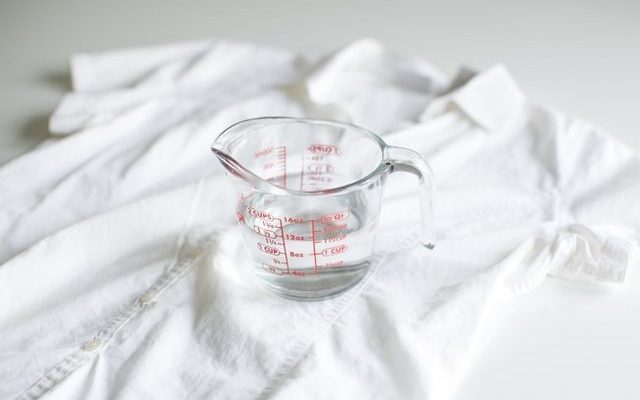 8 cách bảo quản áo sơ mi trắng luôn mới siêu dễ tại nhà