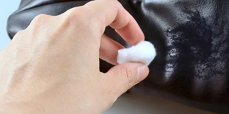 cach tay vet muc tren do da