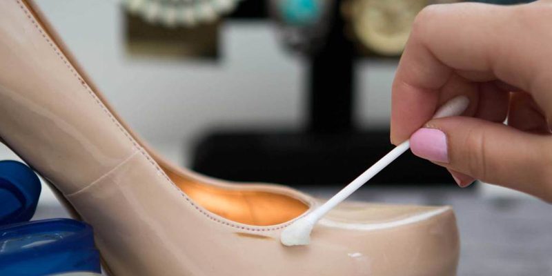 cach tay vet muc tren do da