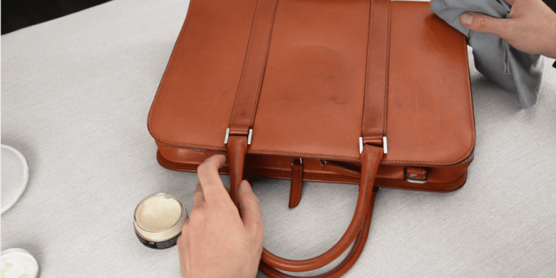 12 lưu ý giúp bảo quản cặp da BỀN ĐẸP NHƯ MỚI ai cũng nên biết