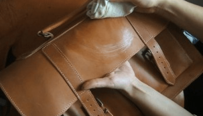 Cách làm mới túi xách da siêu đơn giản với 7+ mẹo cực nhanh tại nhà