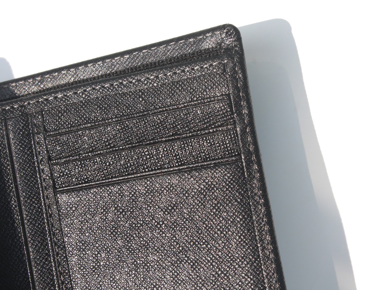 Ví da bò Taiga đen đứng