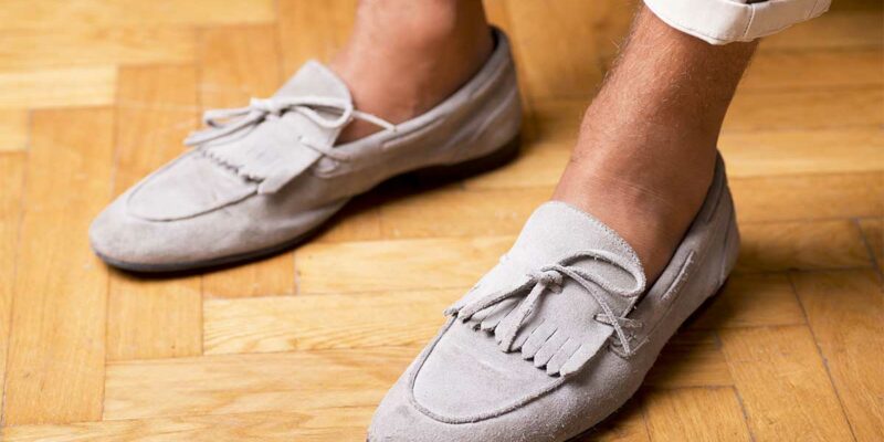 Cách dễ dàng và linh hoạt để tạo kiểu giày lười với bất kỳ trang phục nào