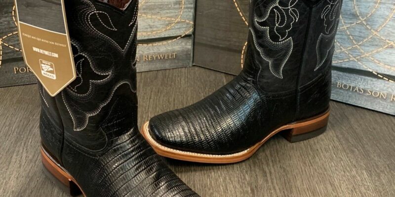 Cách mang giày cao bồi cho nam