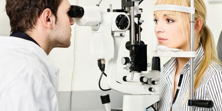 Đo khám mắt định kỳ